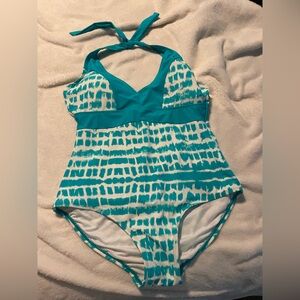 Sea & Sand women’s blue white tie dye one
Piece padded lined swimsuit Size 12